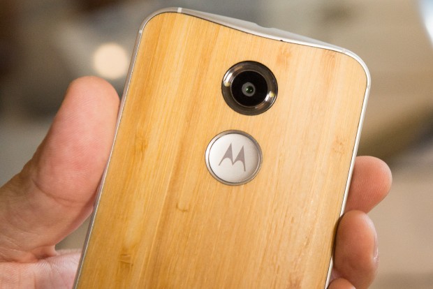 Die Kamera hat jetzt 13 Megapixel und einen Ringblitz, der Prozessor ist ein Snapdragon 801 mit 2,5 GHz. (Bild: Fabian Hamacher/Golem.de)